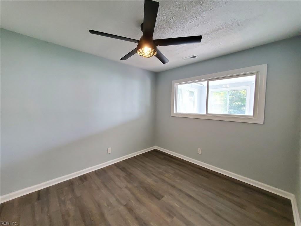 1537 Selden Street – photo 5