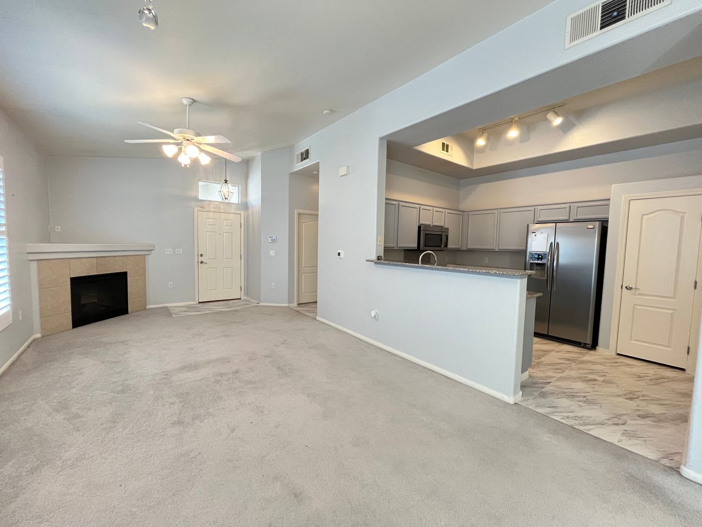 Lovely 2 Bed 2 Bath Condo in Henderson! – photo 3