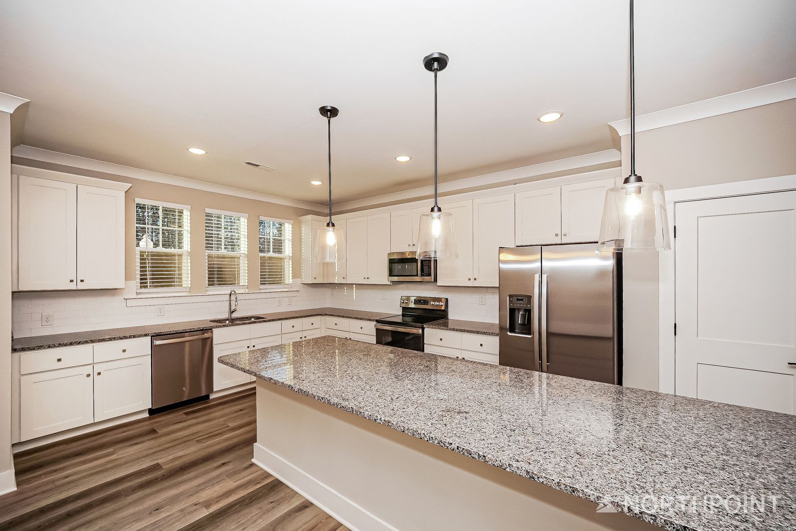 3 Bedroom 2 5 Bath Townhome For Rent In Mooresville Nc Attached 2 Car Garage Modern Kitchen – photo 4