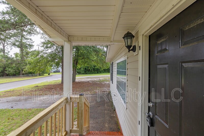 2140 Veterans Drive – photo 4