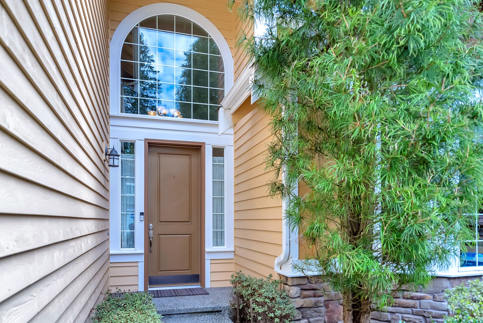 Beautiful Meadowdale Court Home In Edmonds Available On 9 1 2026 – photo 2