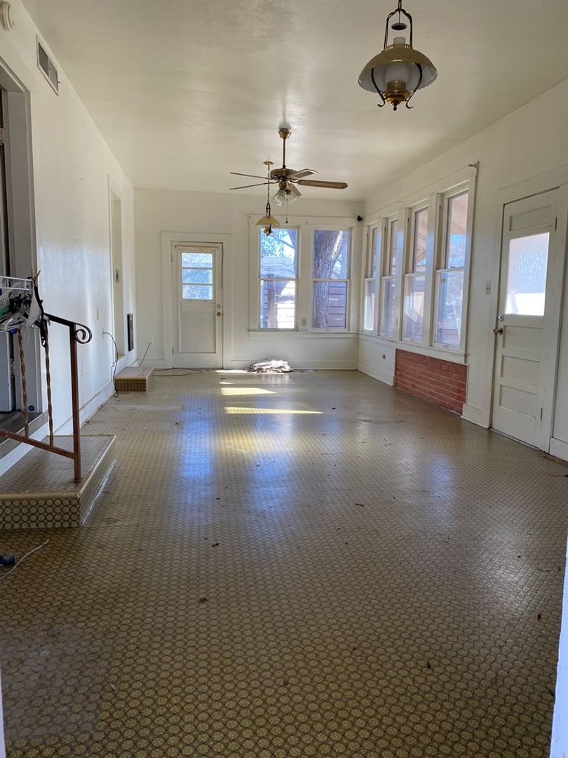 FOR LEASE!! – photo 3