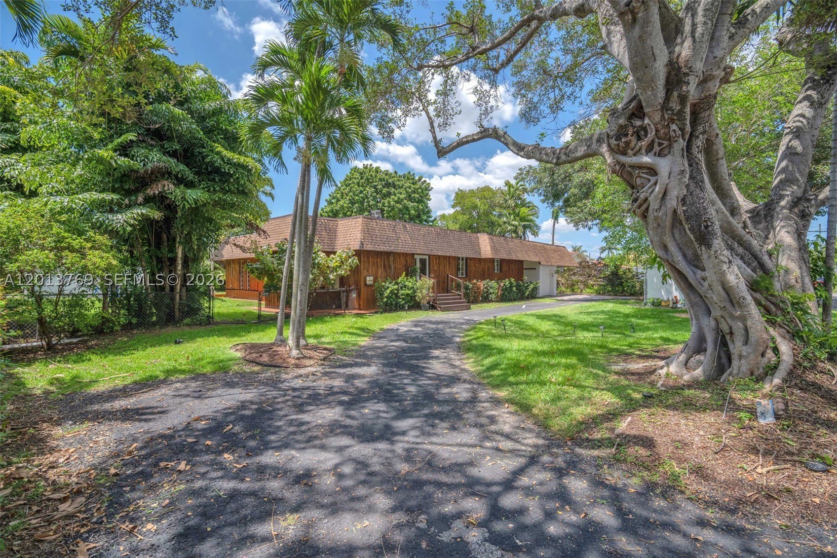 470 NE 113th St – photo 2