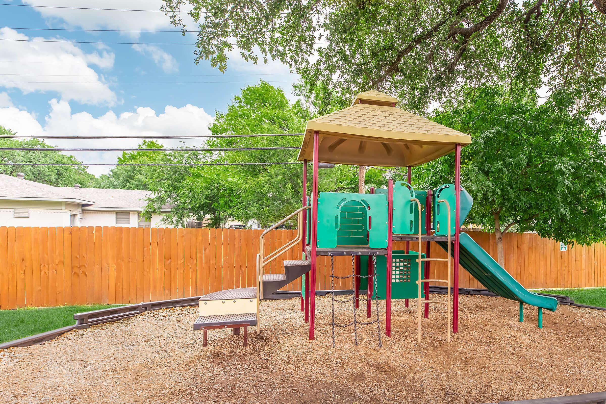 Camelot Apartments – photo 1