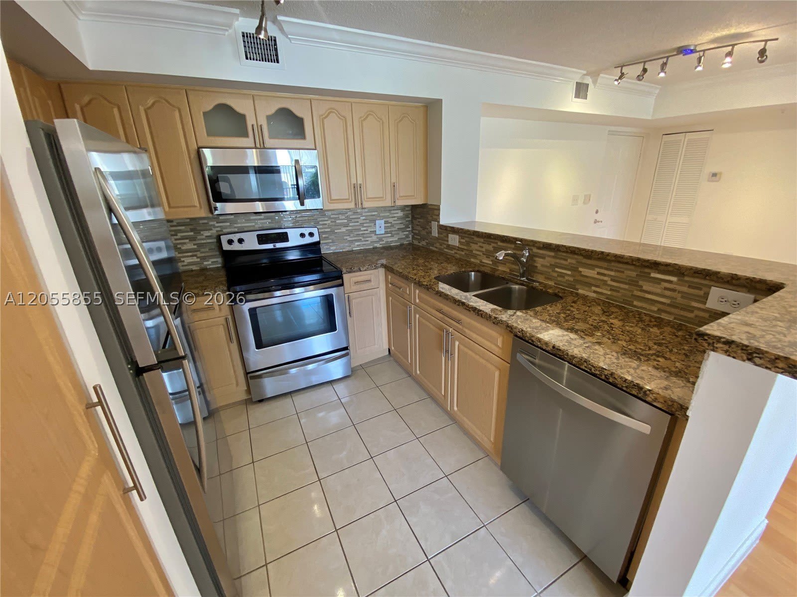 4560 NW 107th Ave – photo 4