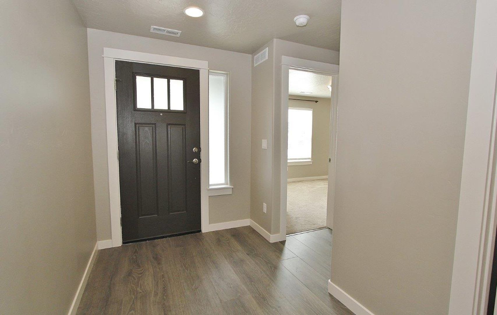 Immaculate Single-Level Home – photo 2