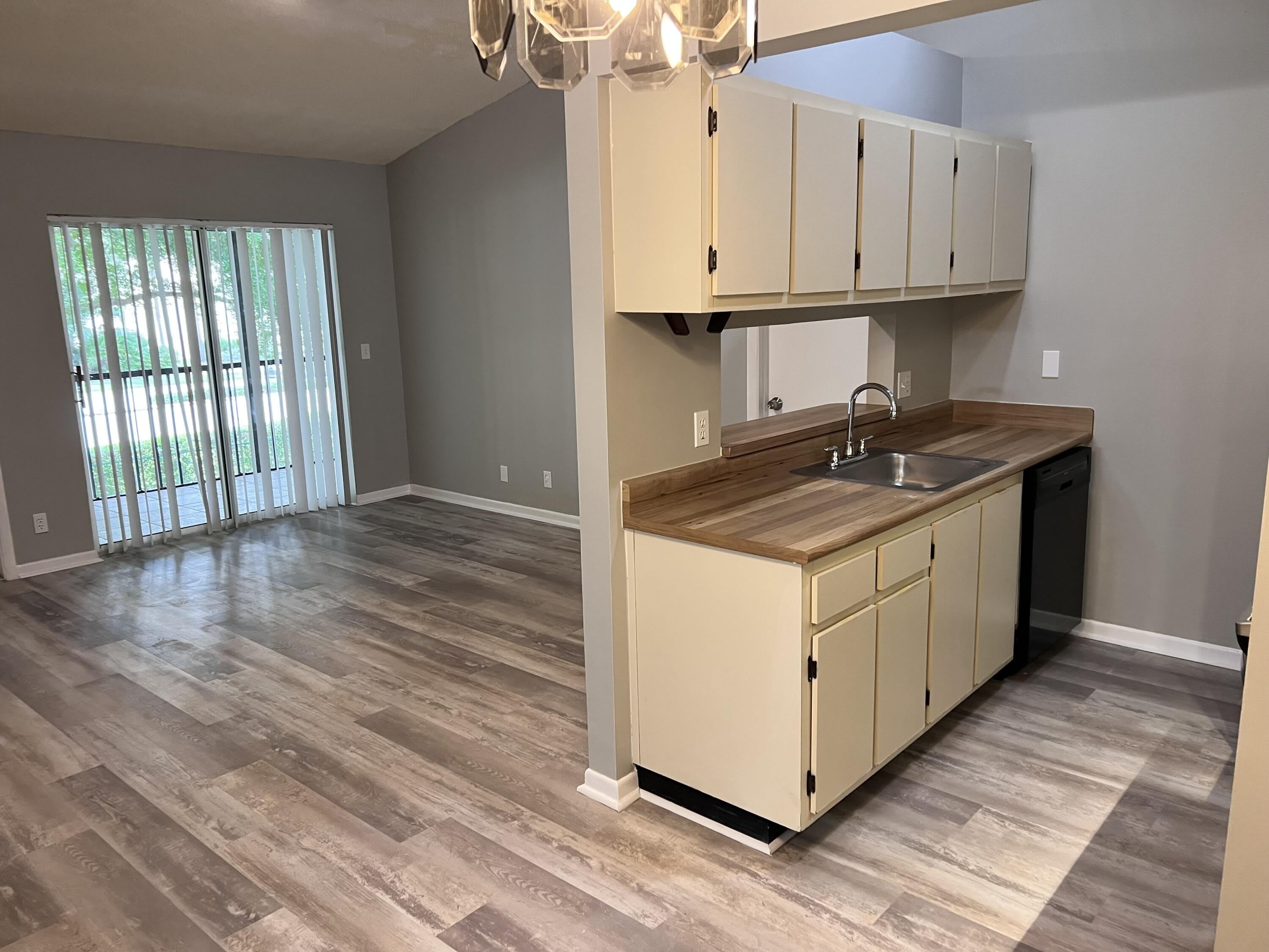 6392 Chasewood Dr – photo 2