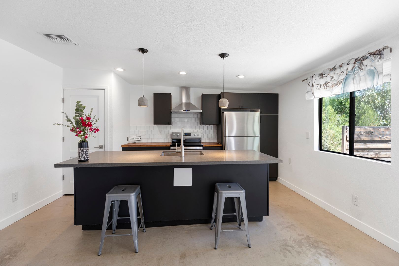 Remodeled 1 bedroom 1 bath in Tempe! – photo 1