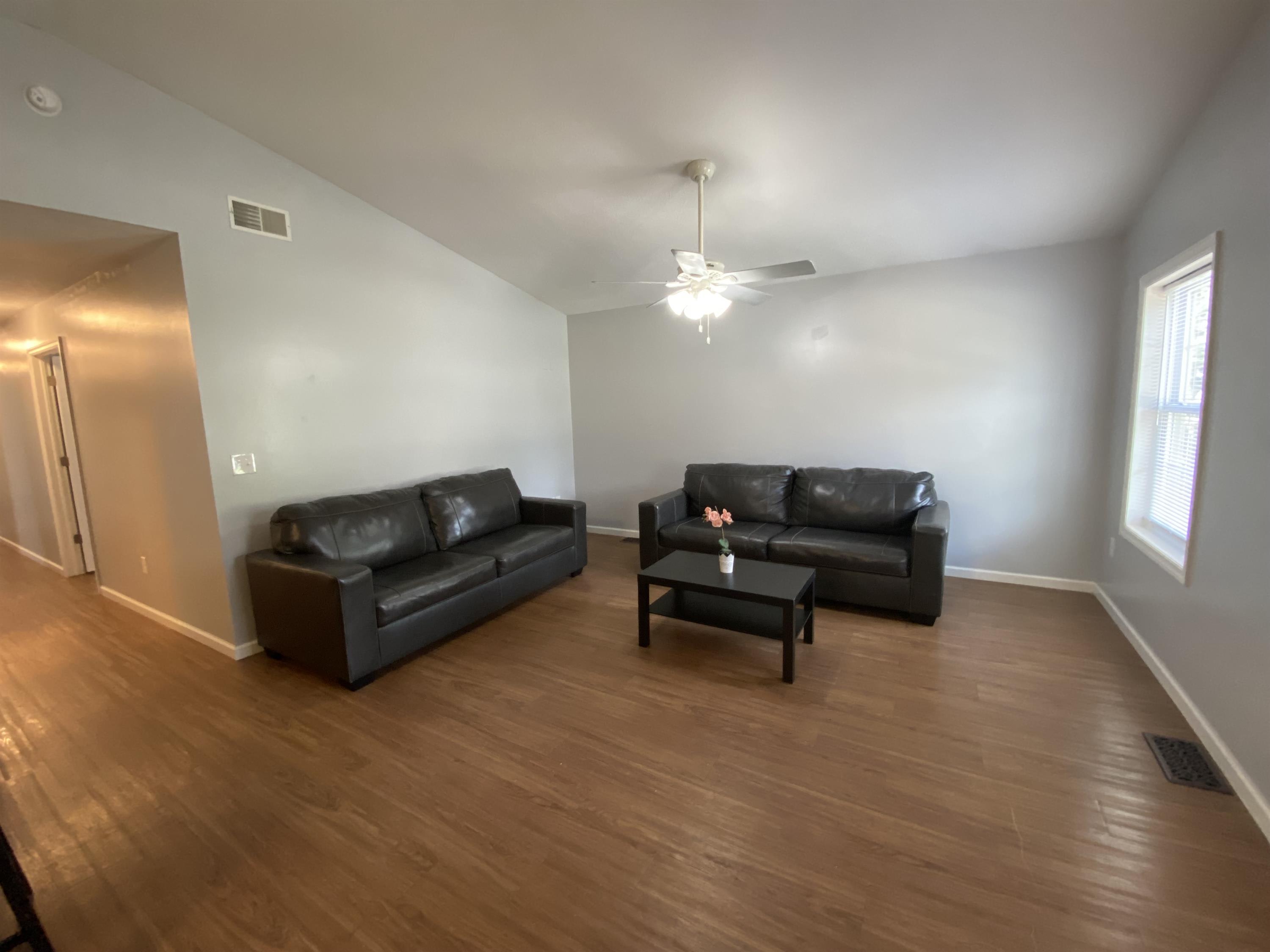 558 Locust St, 1 – photo 2