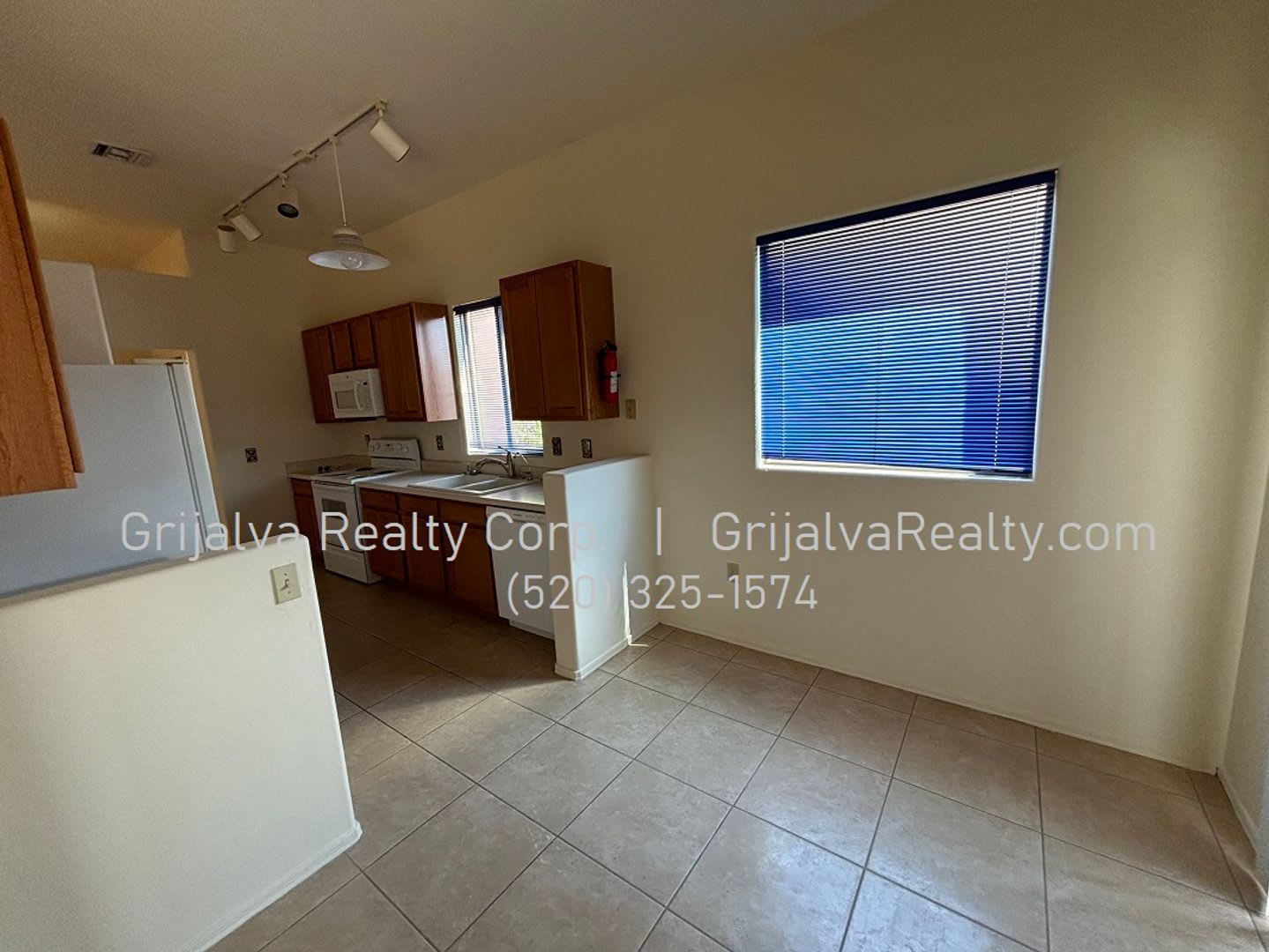 Beautiful 2 BD 2 BA House in the Springs in Green Valley – photo 4