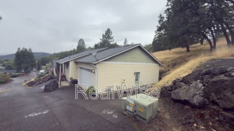 1384 NE Ridge Ave – photo 3