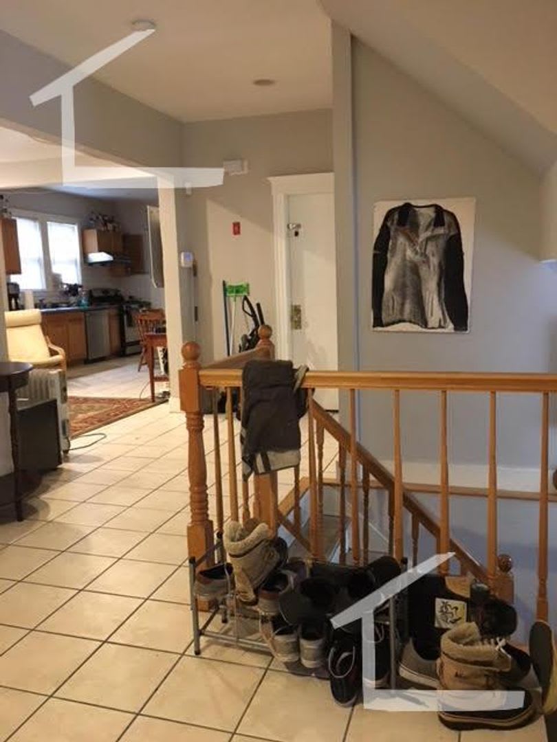 Huge 6 bed in Allston – photo 1