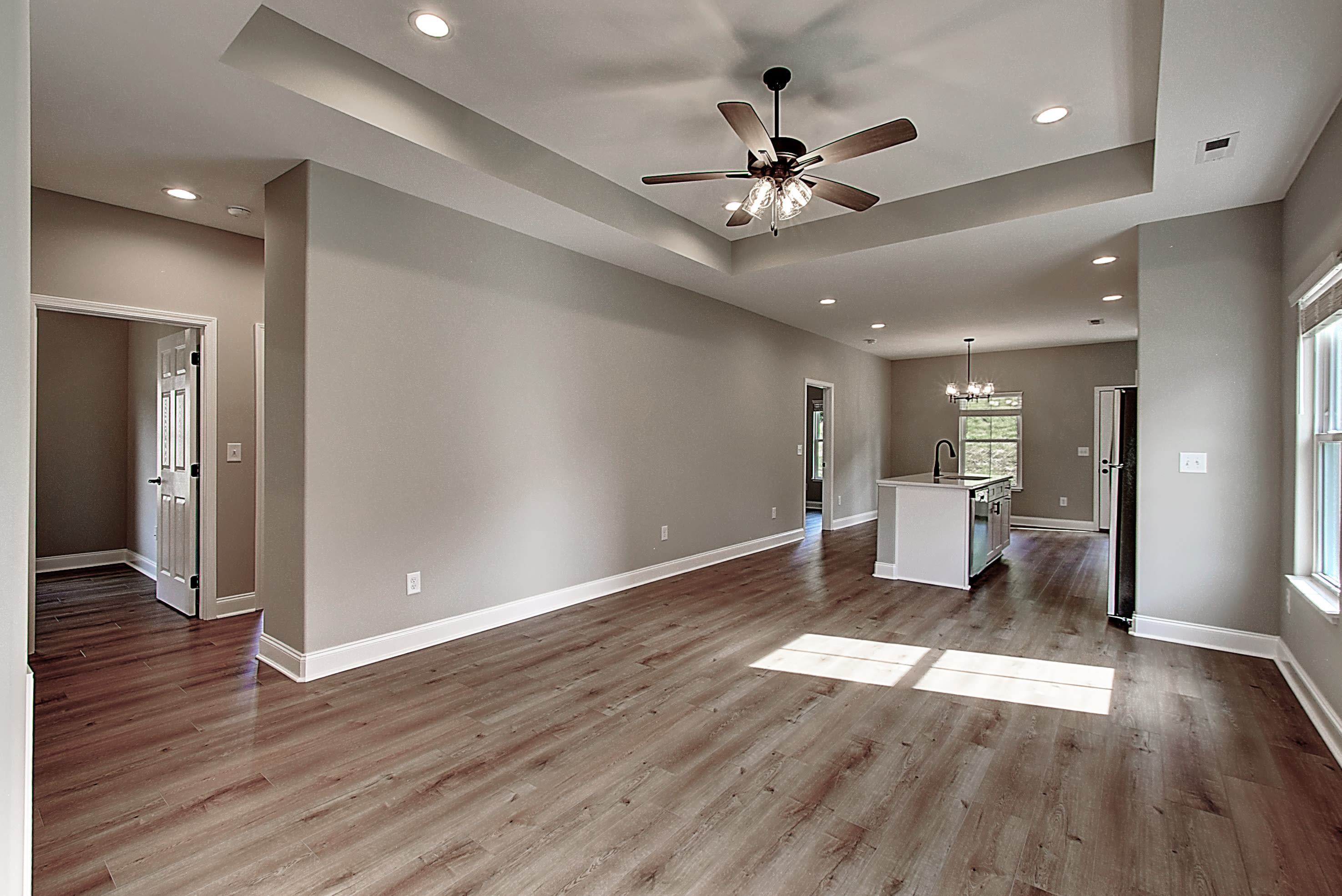 209 University Pkwy – photo 2
