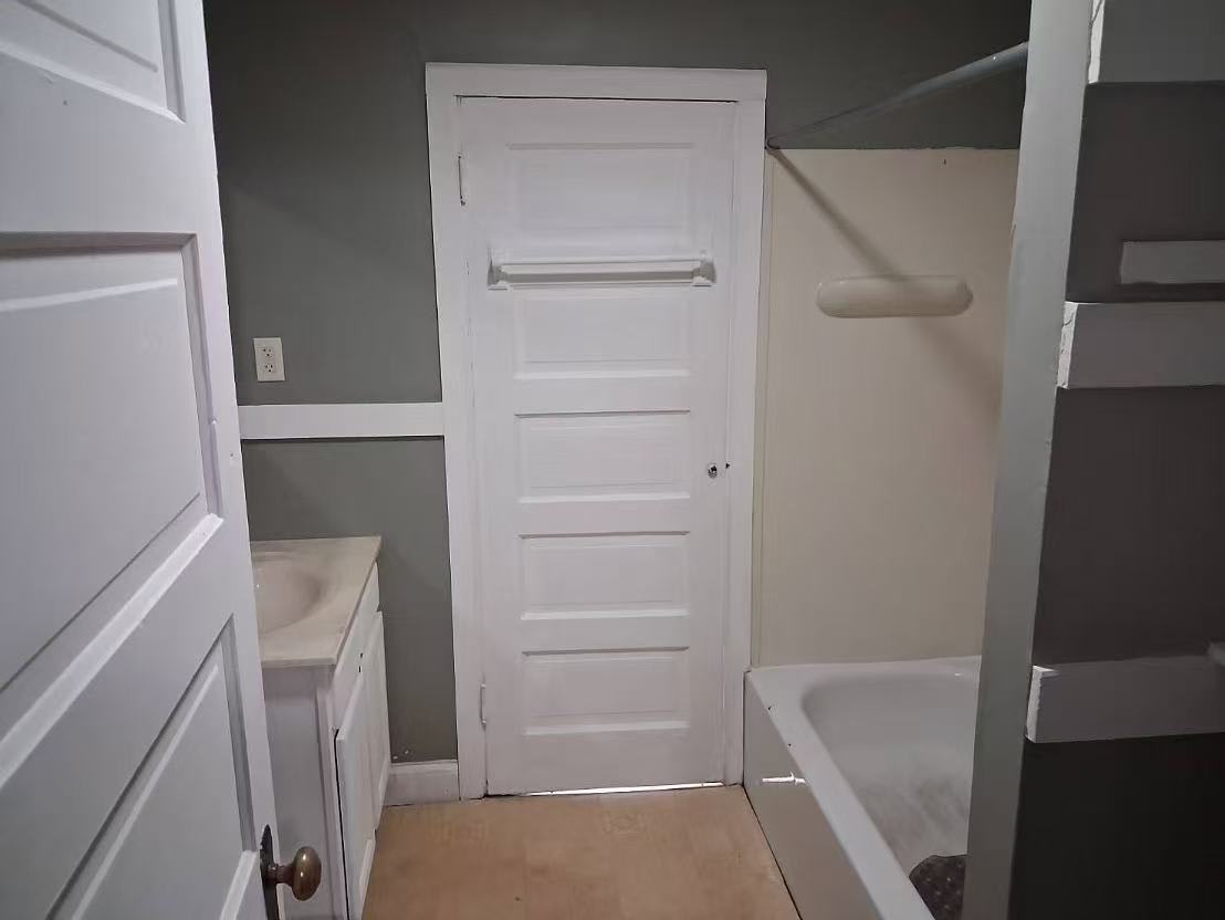 121 S Glenwood Ave – photo 3