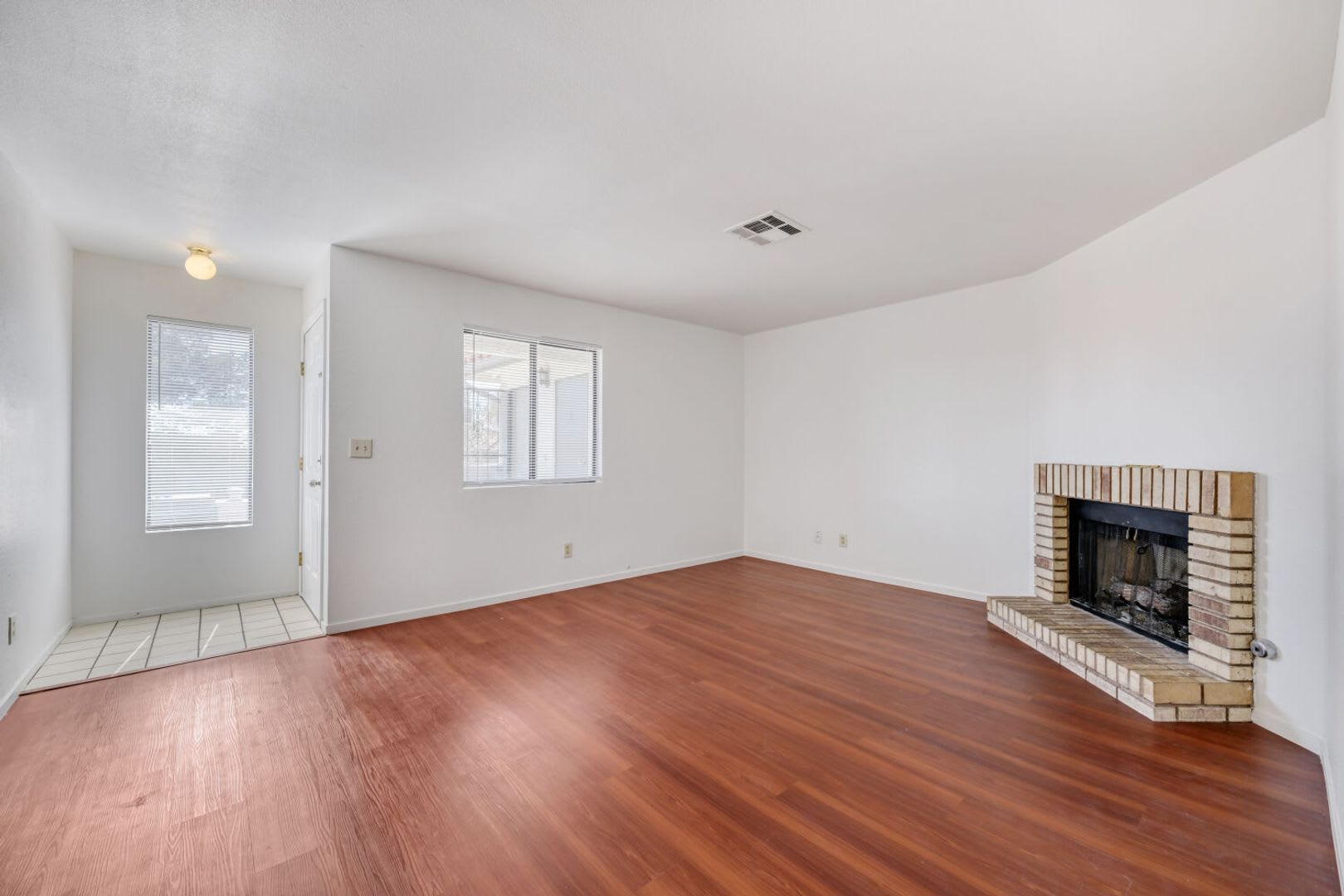 Cute and cozy 2 bedroom with all appliances – photo 3