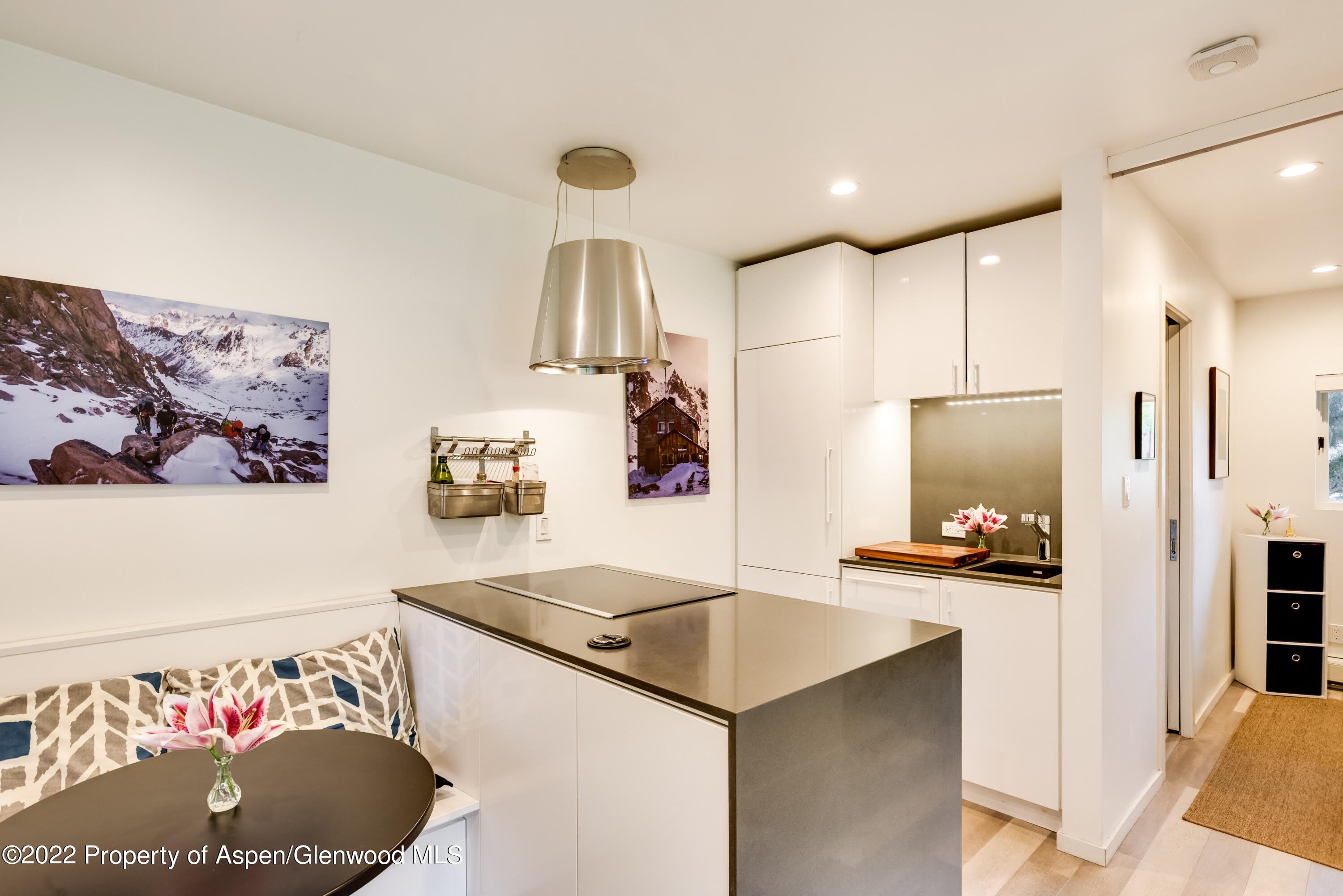 700 W Hopkins Avenue – photo 4