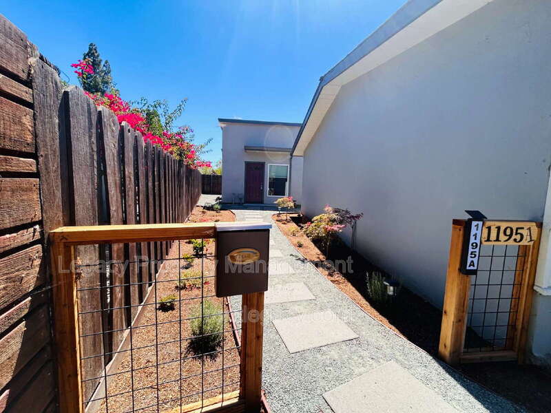 1195 Heather Ct – photo 2