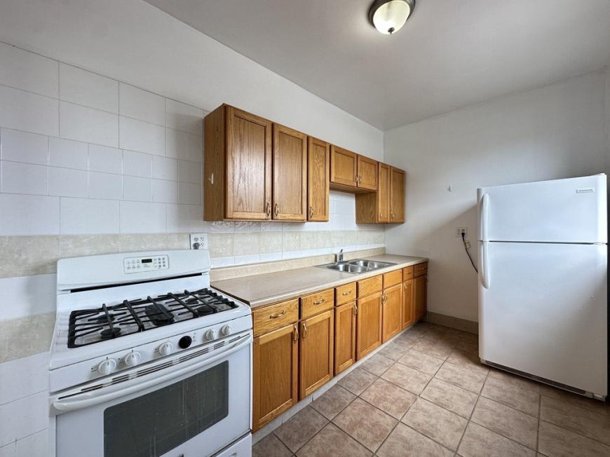 1668 Pratt – photo 2
