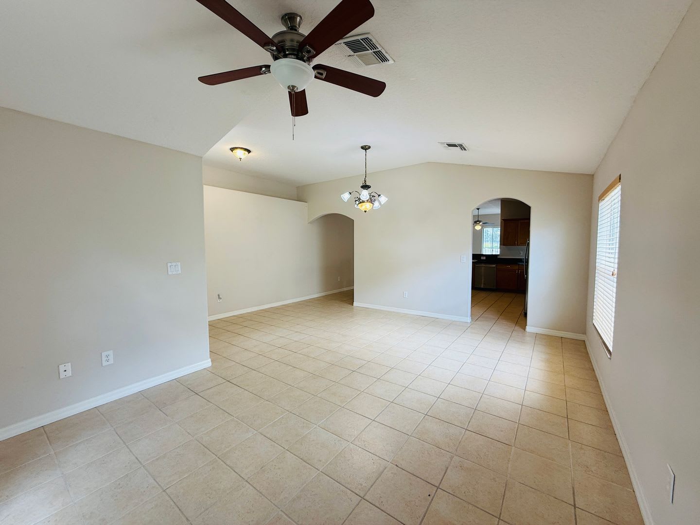 Beautiful 4 Bedroom Home For Rent – photo 4