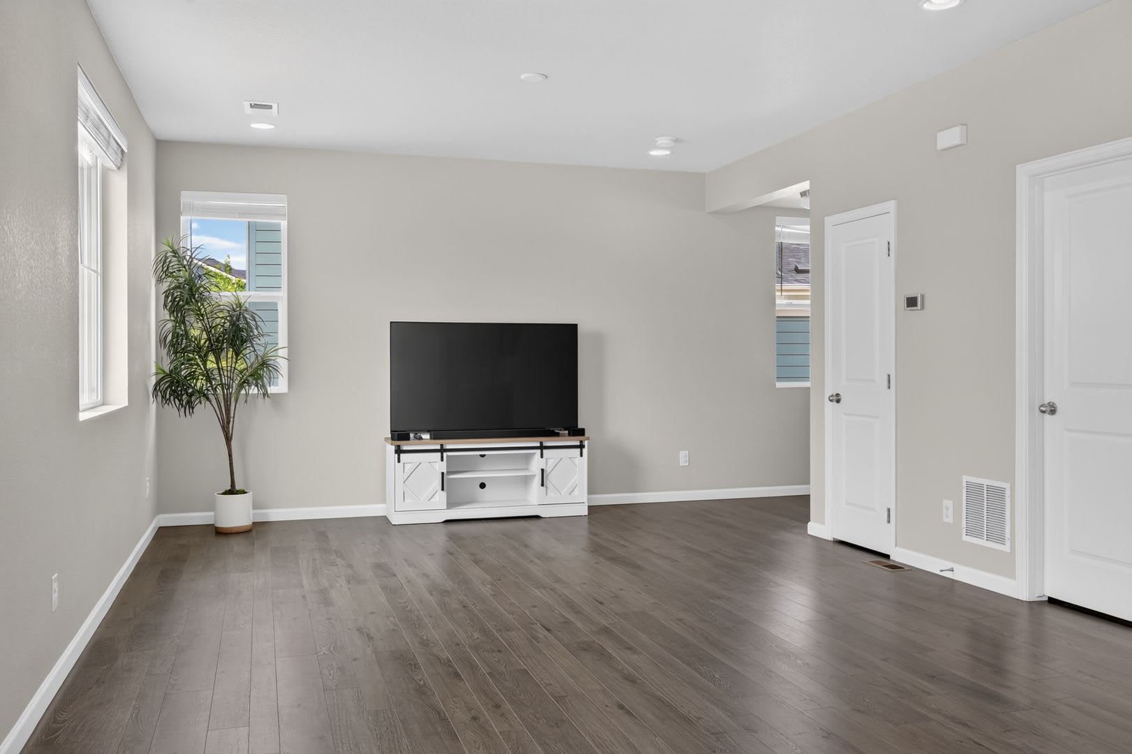Newer 3BD/3BA Home w/ Quartz Island, Fenced Yard & High Ceilings – photo 4