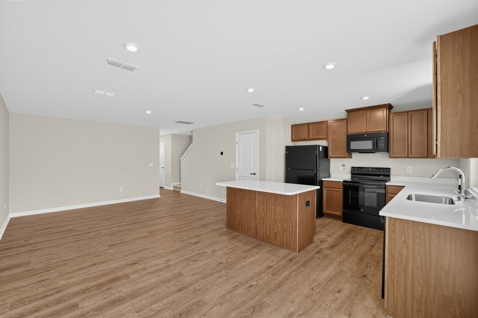Charming 3BR Townhome in Lyman – photo 2