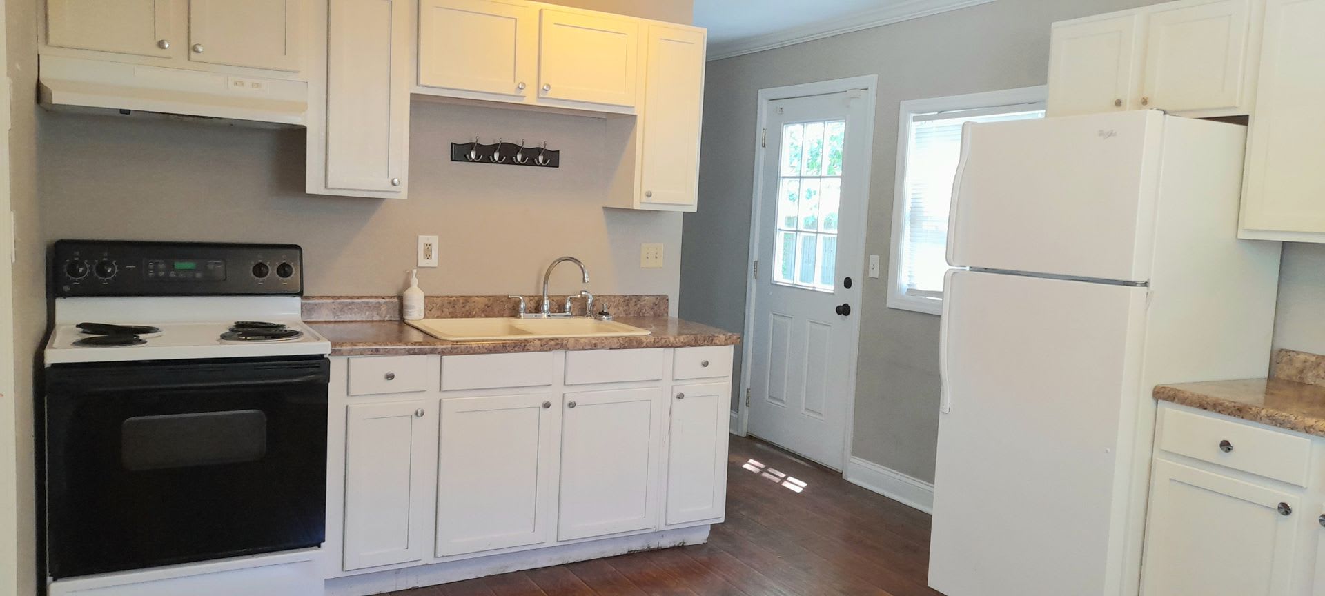 Nice Three Bedroom One Bath House in Brainerd Golfcourse Area – photo 1
