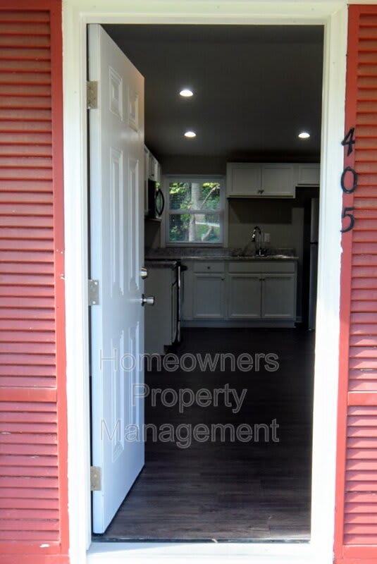 405 Andrews Rd – photo 2