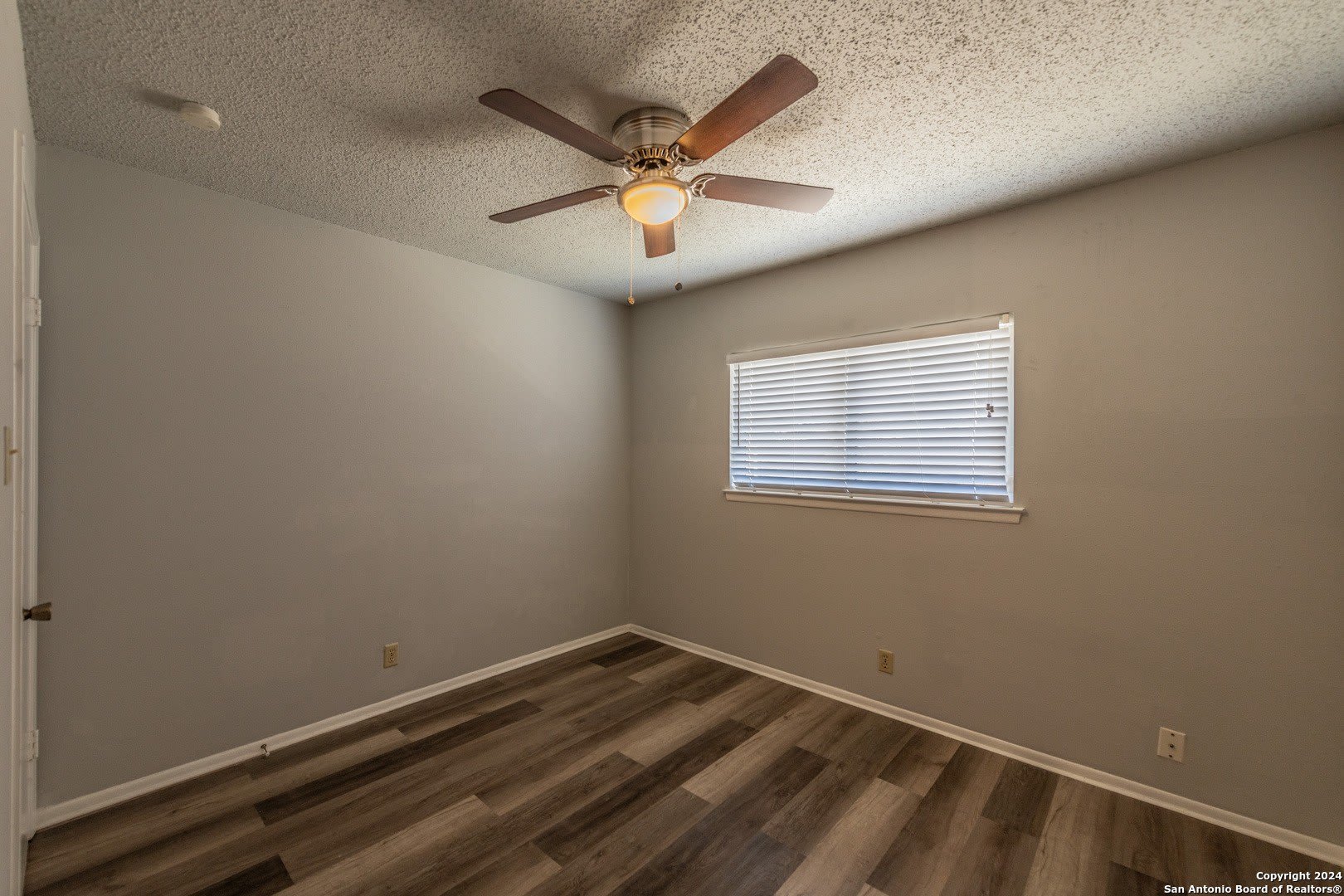 5011 thomas paine – photo 2