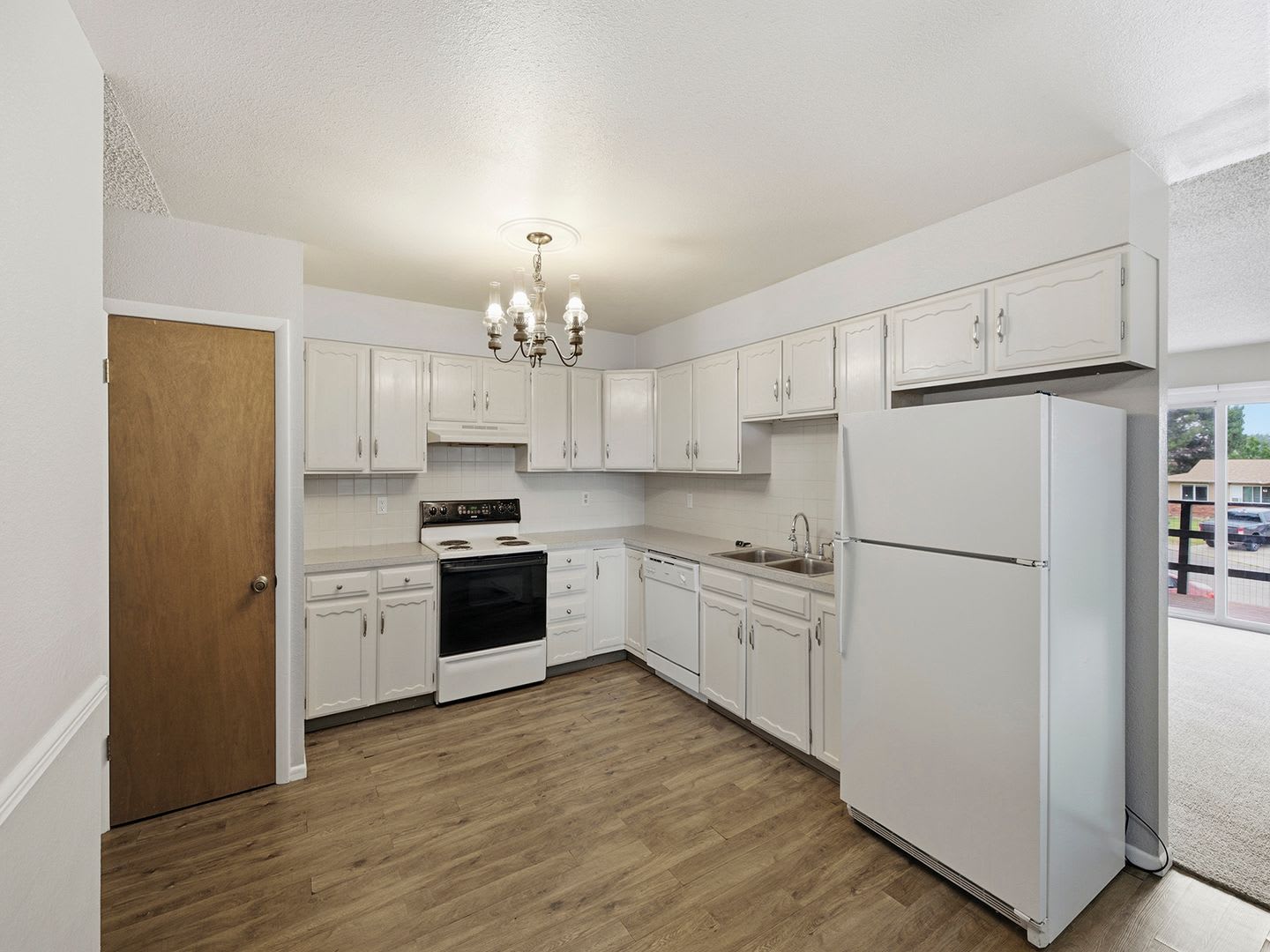 3 Bed 2 Bath Duplex Across From Lake Loveland – photo 4