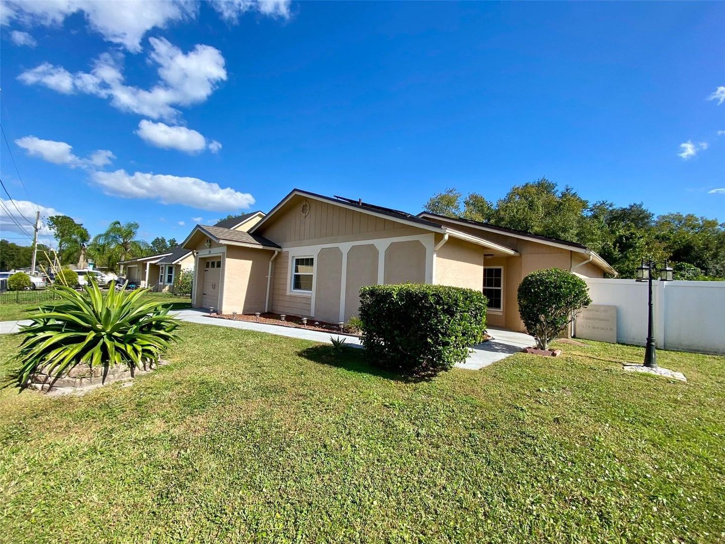 Charming 3-Bedroom Home with Modern Upgrades in Poinciana, FL – photo 4