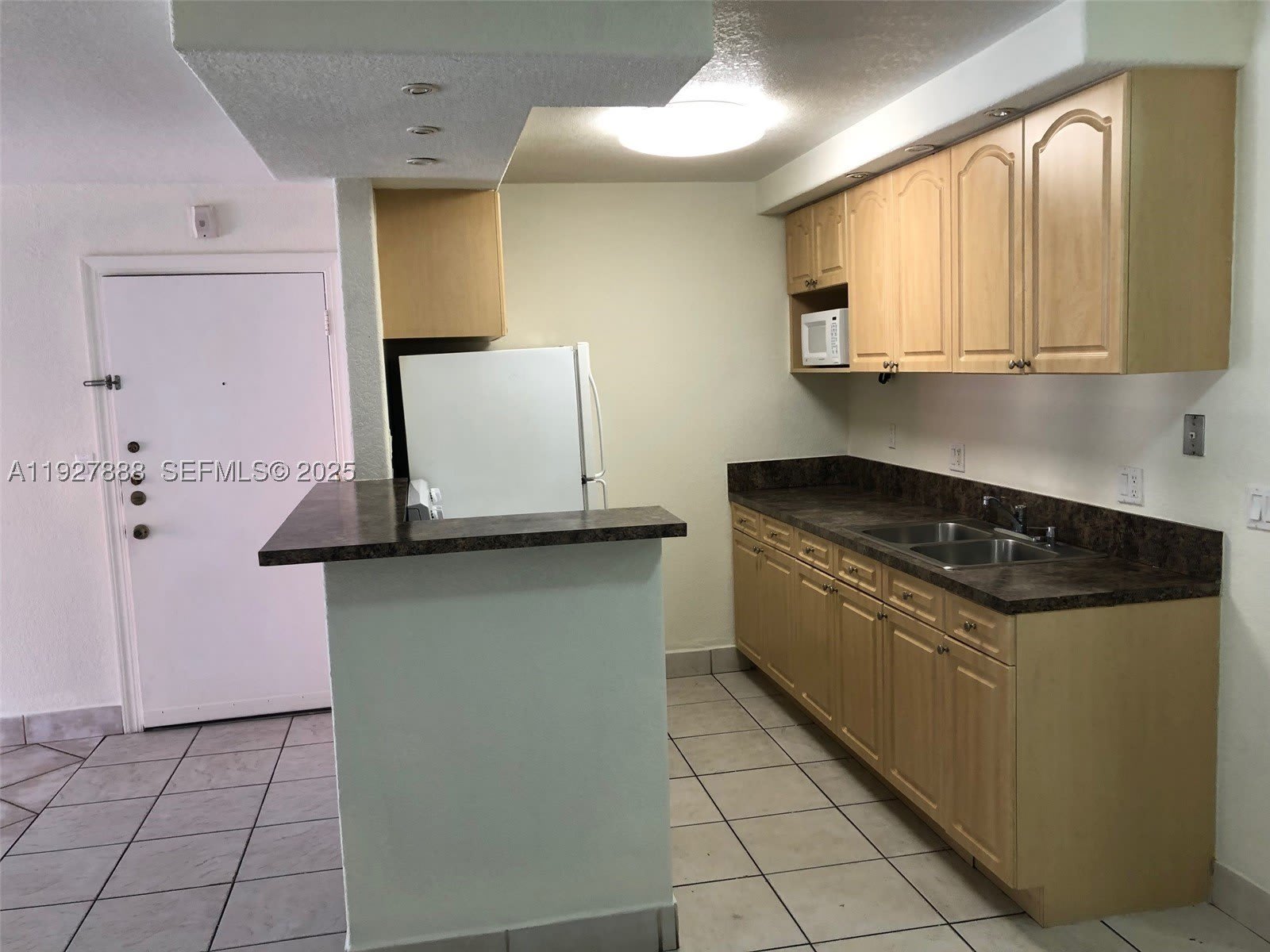 10744 N Kendall Dr – photo 3