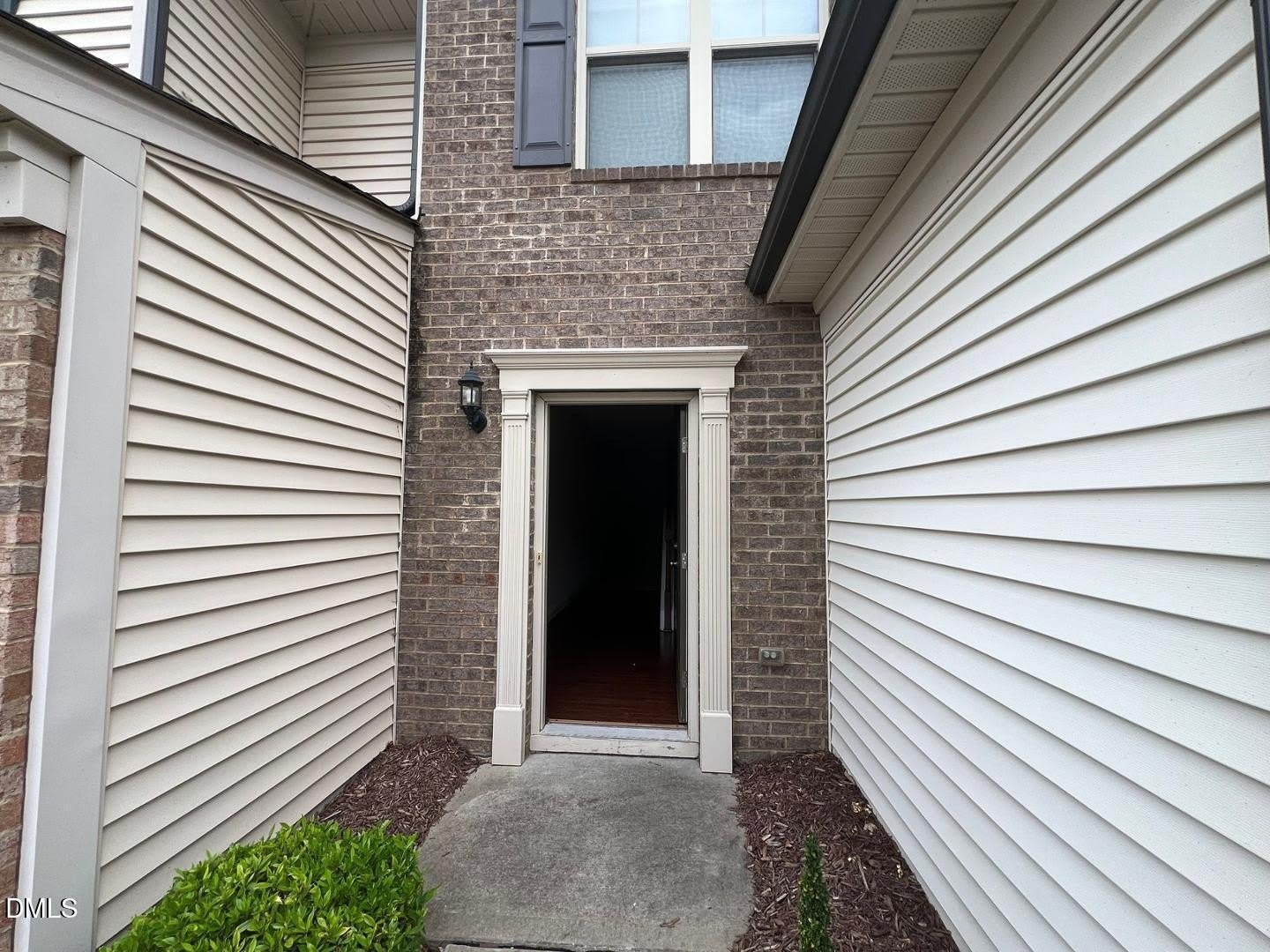 522 Denhoff Drive – photo 3
