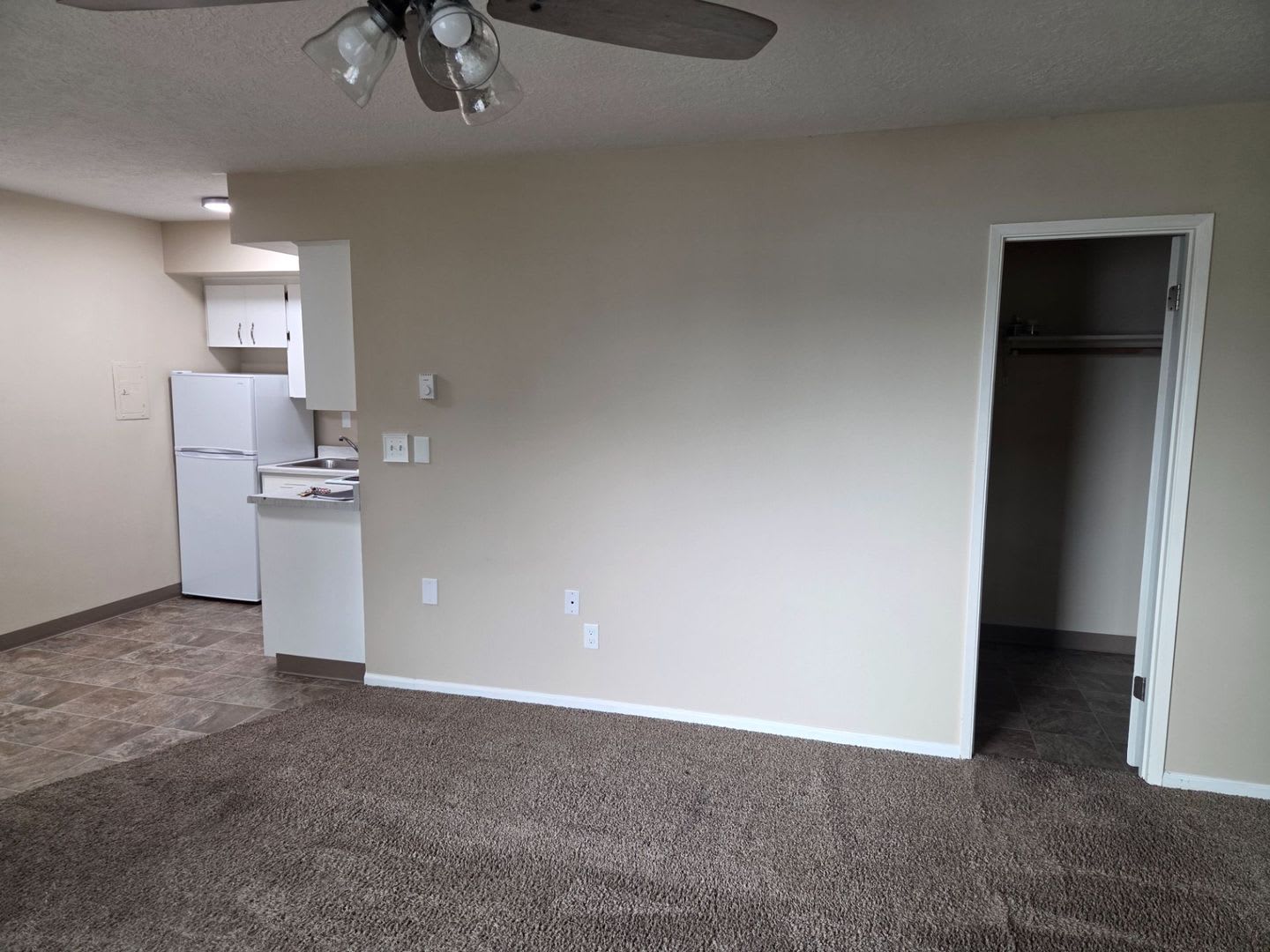 Charming Studio Unit Near Downtown Redmond The Pines Apartments – photo 3