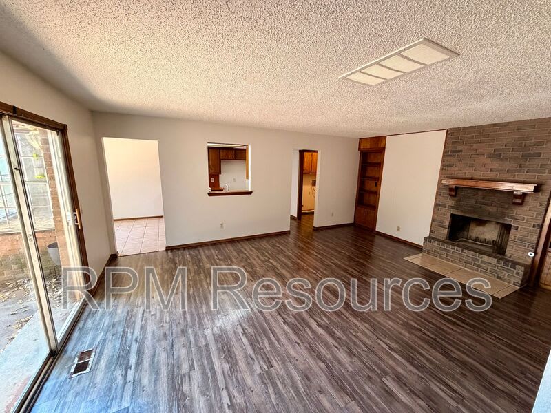 7000 Woodlake Dr – photo 3