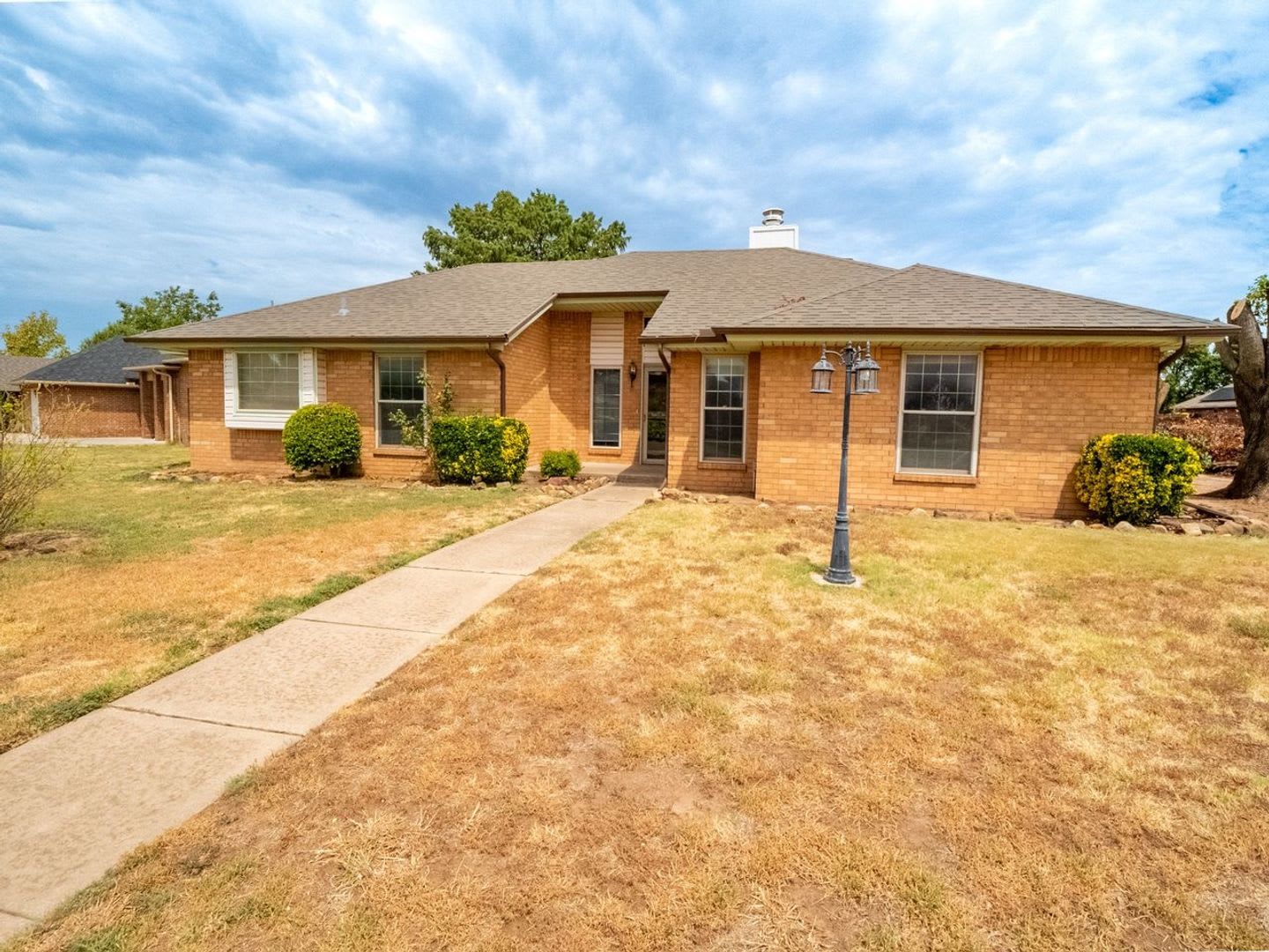 4bed/2.5bath Corner Lot Rental Available in Norman! – photo 2
