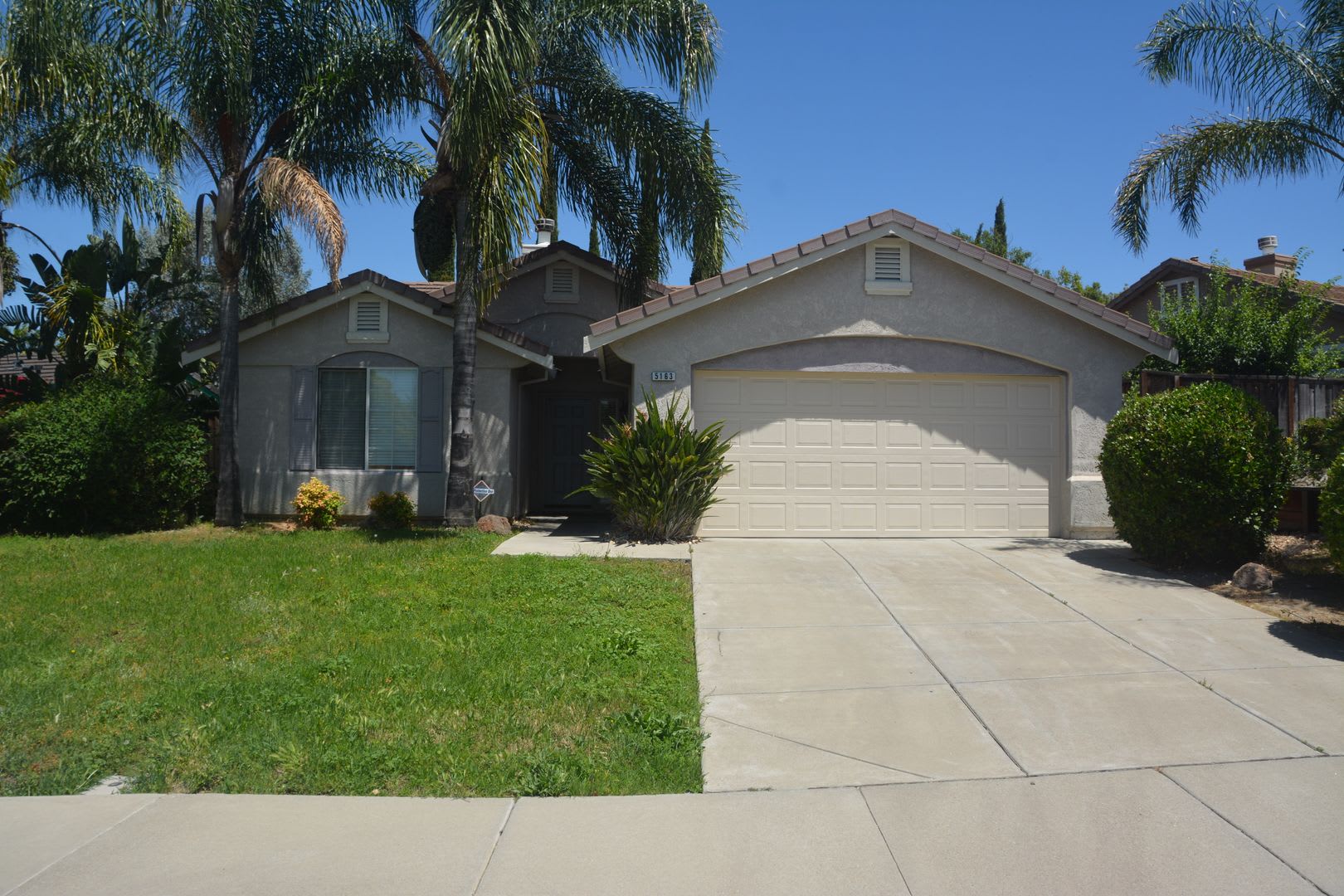 Sharp and clean Dallas Ranch area 4 bedroom, 2 bath home with 1,533 sq. ft – photo 1