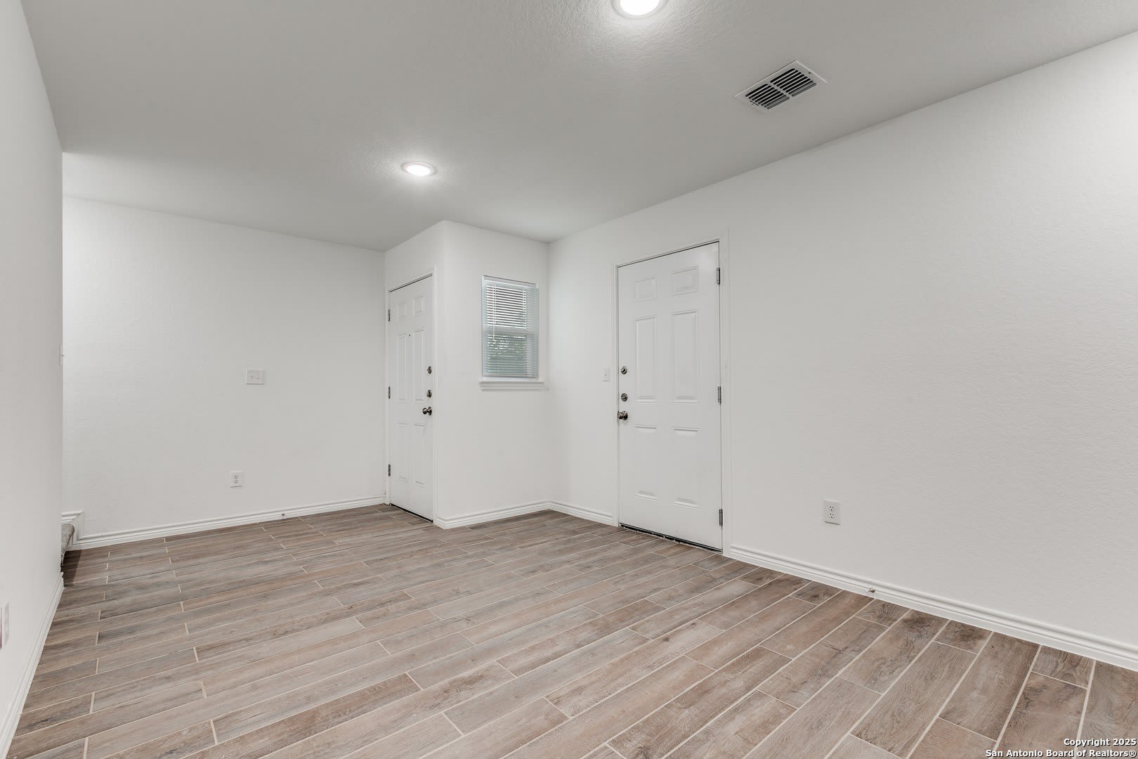 1835 W Poplar – photo 4