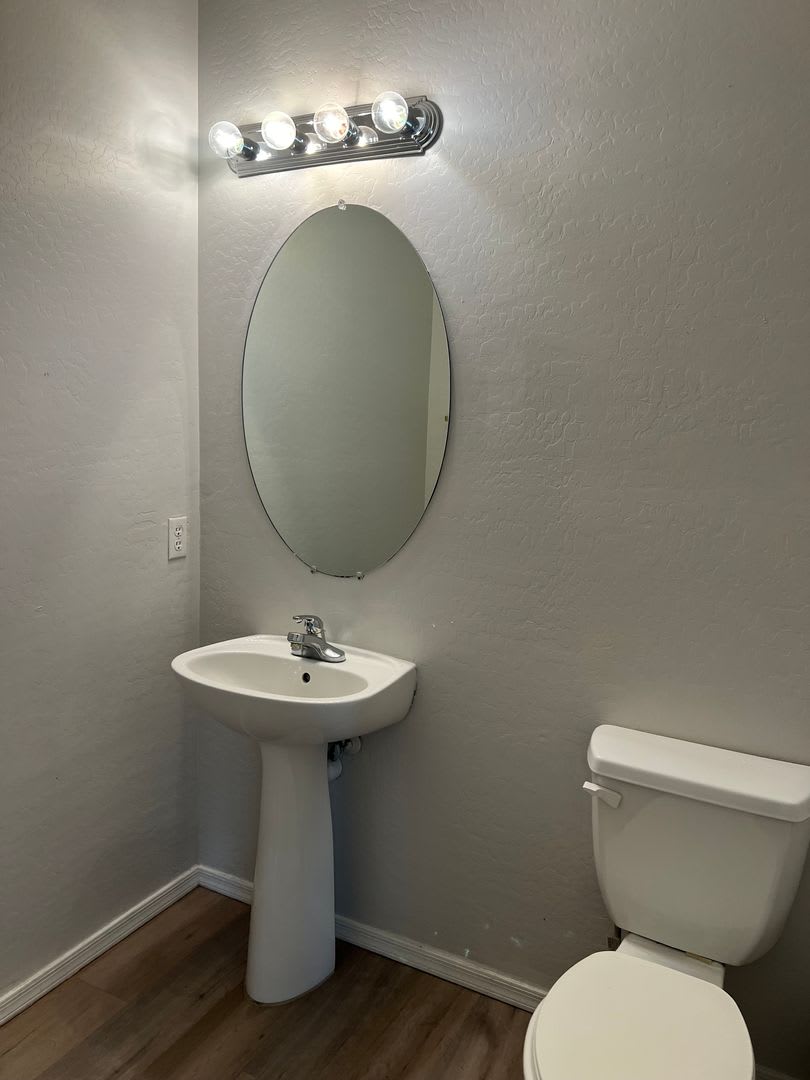 4 beds, 2.5 baths, 1,741 sqft – photo 4