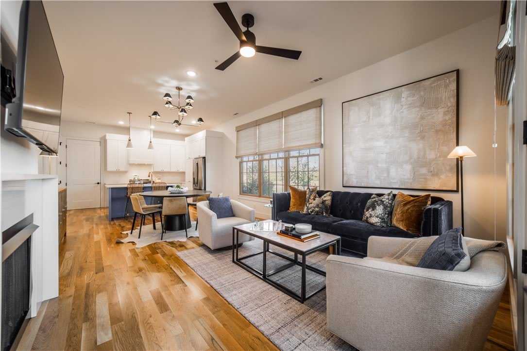 4607 S 47th Street – photo 2