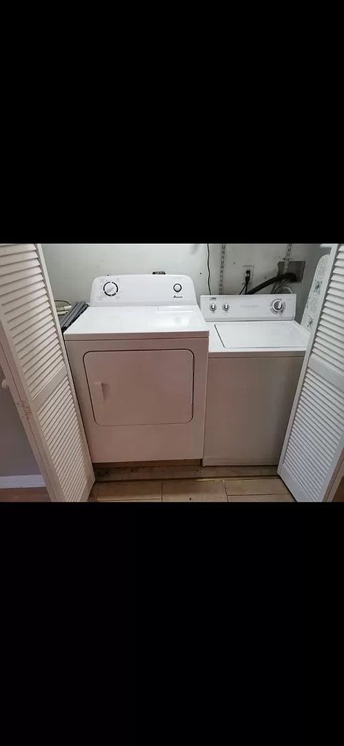 Room in 4 Bedroom Home at University Ct – photo 3