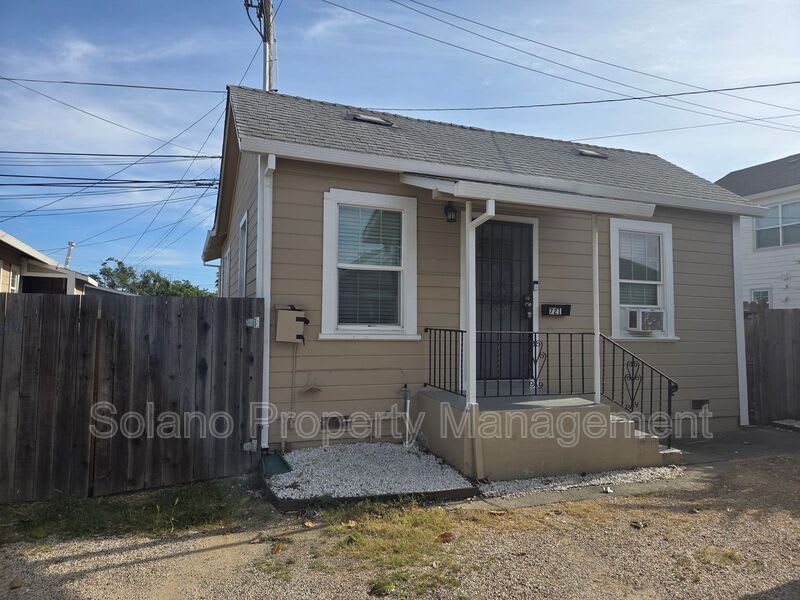 721 Broadway St. – photo 1