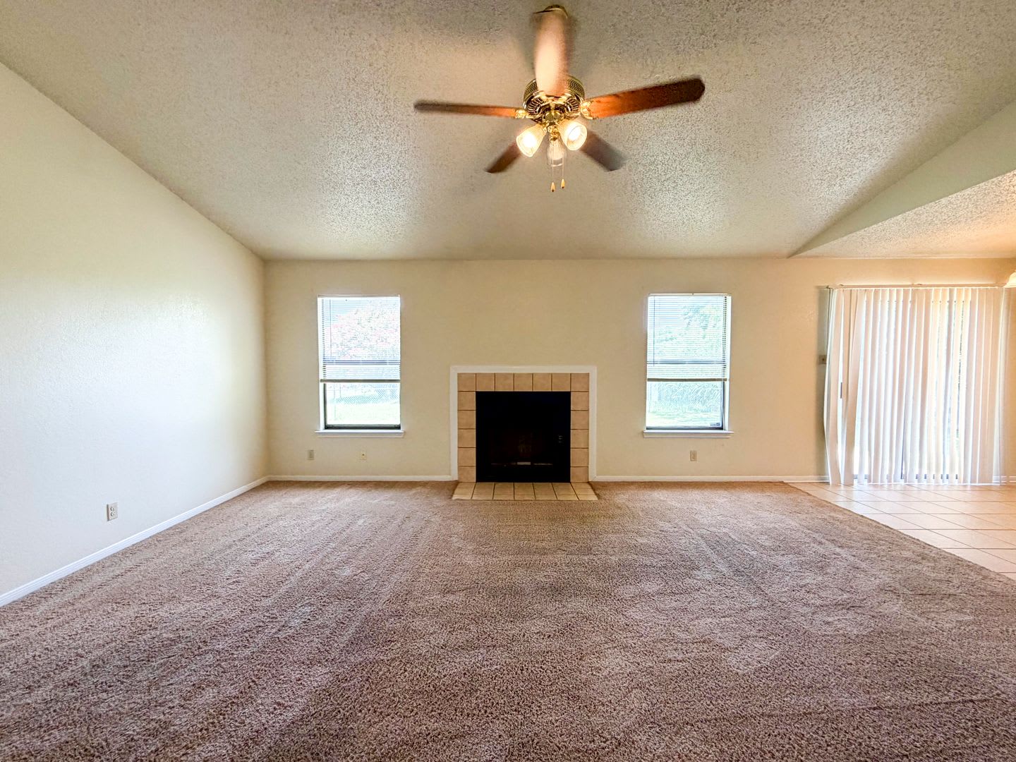 Available Now Gorgeous 3 Bedroom 2 Bath 2 Car Garage Home With A Fireplace Privacy Fenced Yard And Garage Door Opener Pets Upon Approval Only – photo 4