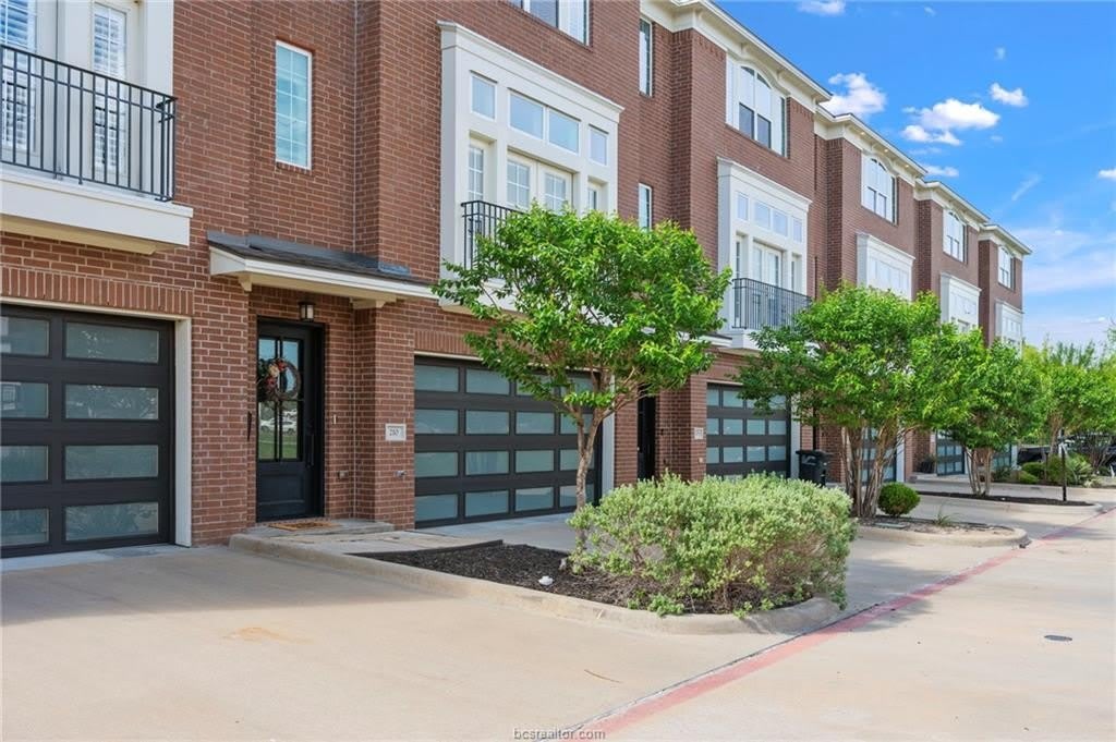 210 Tarrow Street – photo 2