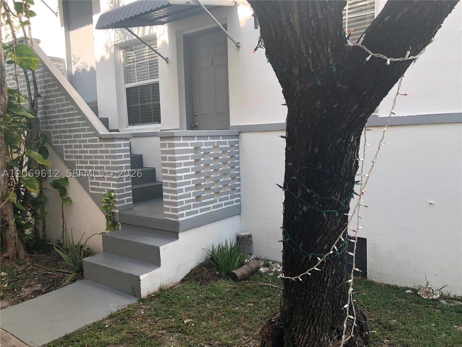 15 Sidonia Ave – photo 2