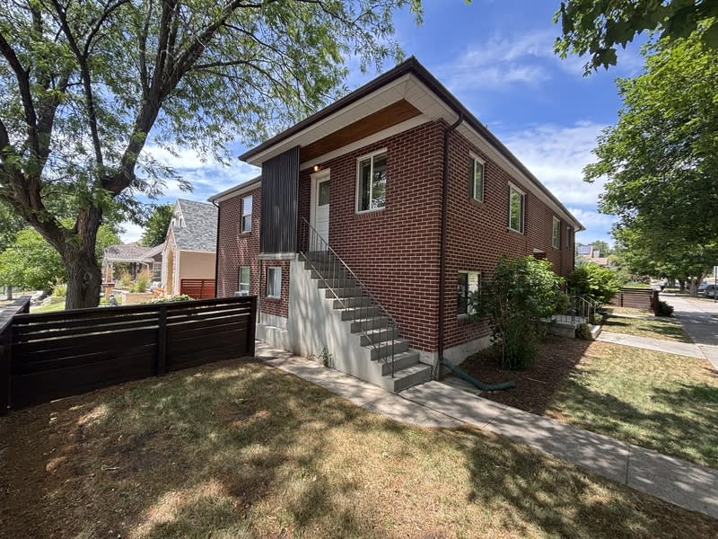 680 Elizabeth St – photo 2