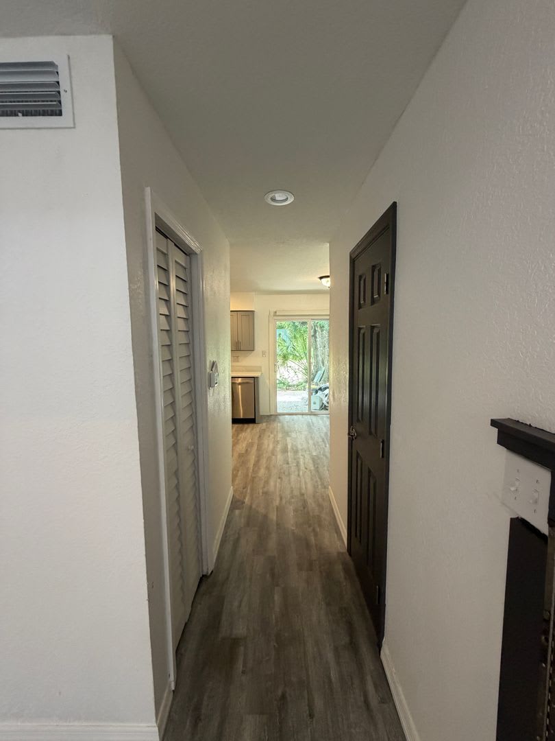 Newly renovated 1 Bedroom/1.5 Bath Townhome in central Orlando. – photo 4
