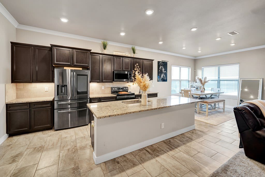 1103 Masquerade Blvd – photo 5
