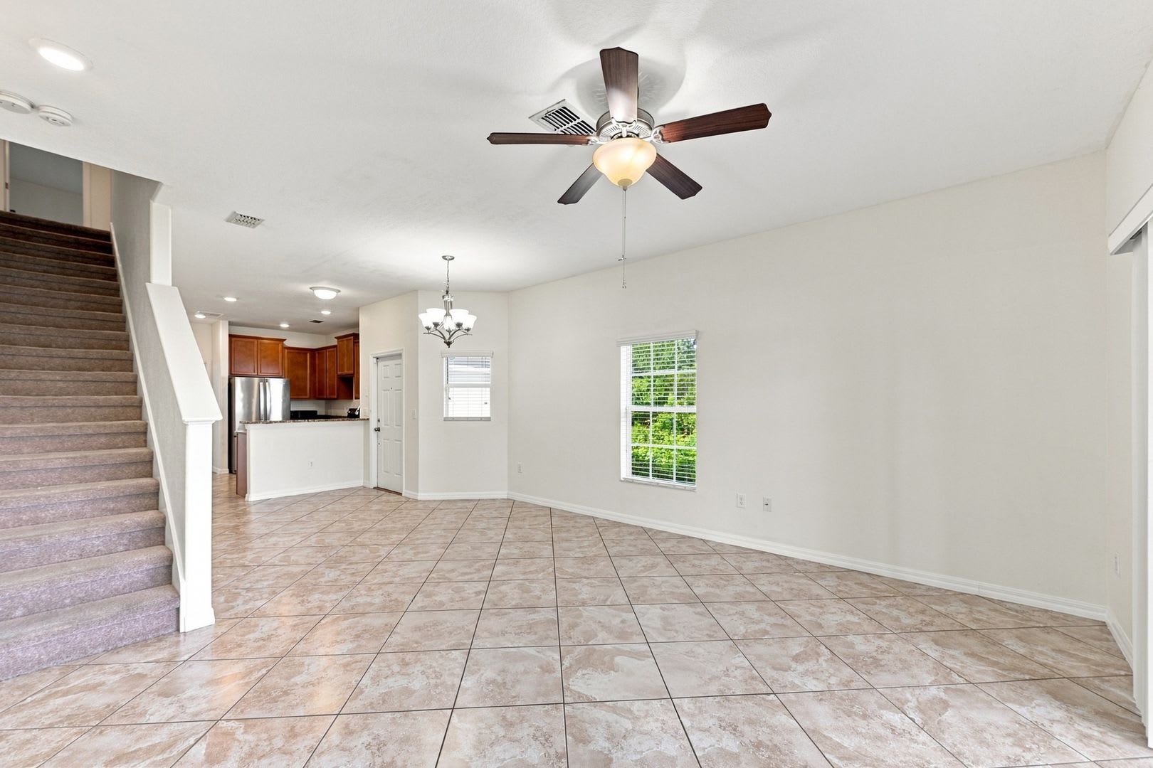 Spacious 4 Bedroom Townhome In Gated Meadow Pointe – photo 4