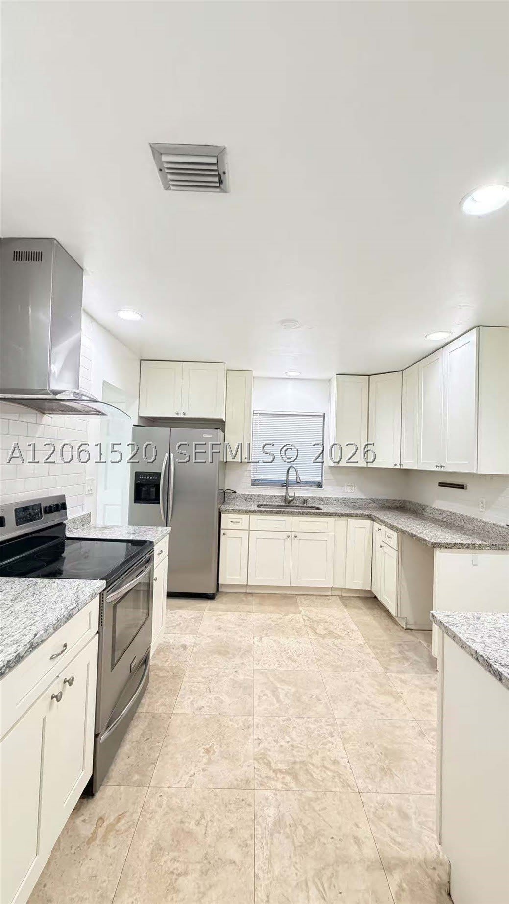 637 SW 1st St – photo 2