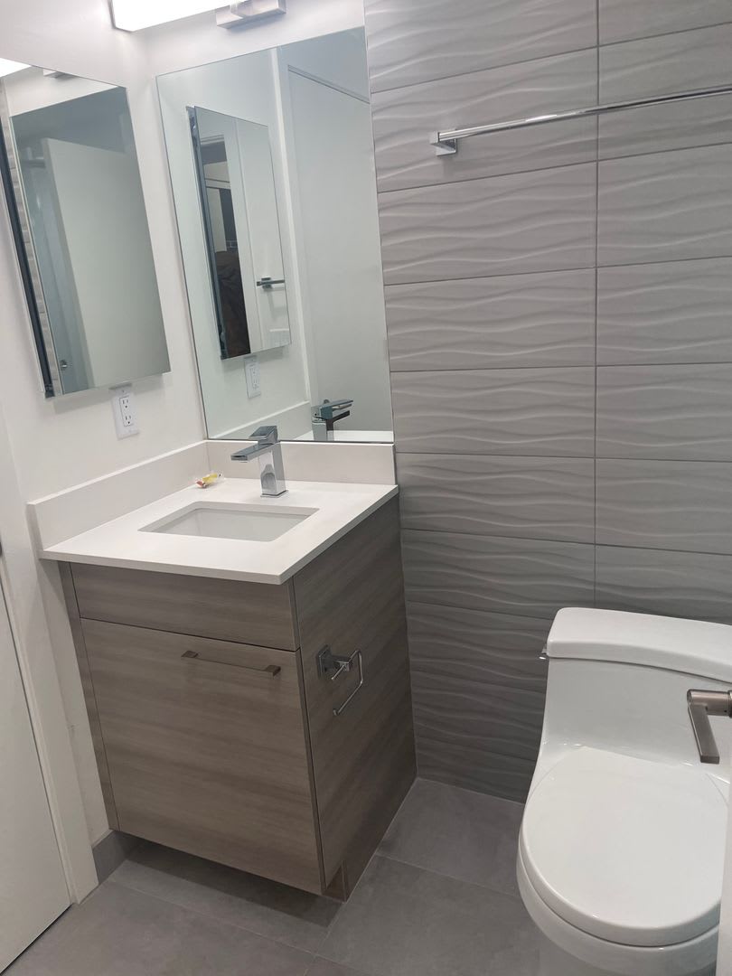 LUXURY 2 BED 2.5 BATH DUPLEX, All New, Laundry in Unit Garage Pool,. NO fee – photo 5
